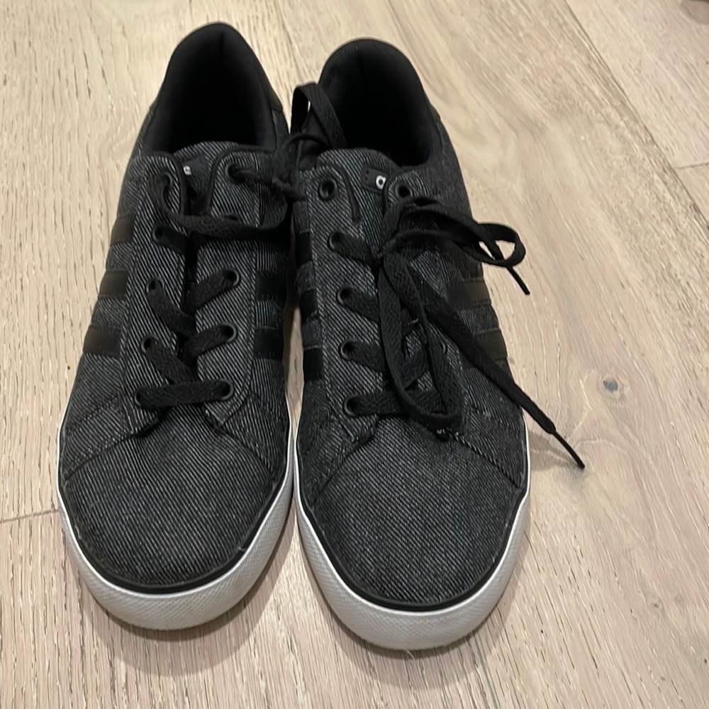 Euc Boys Adidas Sz 5.5y black/charcoal gray. Worn once